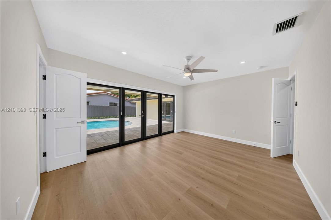 En Venta: $1,150,000 (4 camas, 2 baños, 2155 Pies cuadrados)