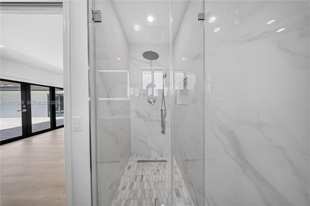En Venta: $1,150,000 (4 camas, 2 baños, 2155 Pies cuadrados)
