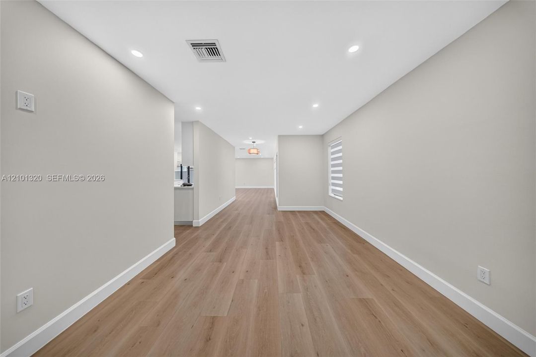 En Venta: $1,150,000 (4 camas, 2 baños, 2155 Pies cuadrados)