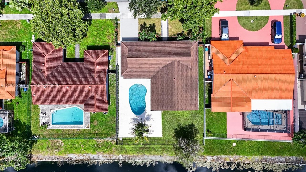 En Venta: $1,150,000 (4 camas, 2 baños, 2155 Pies cuadrados)