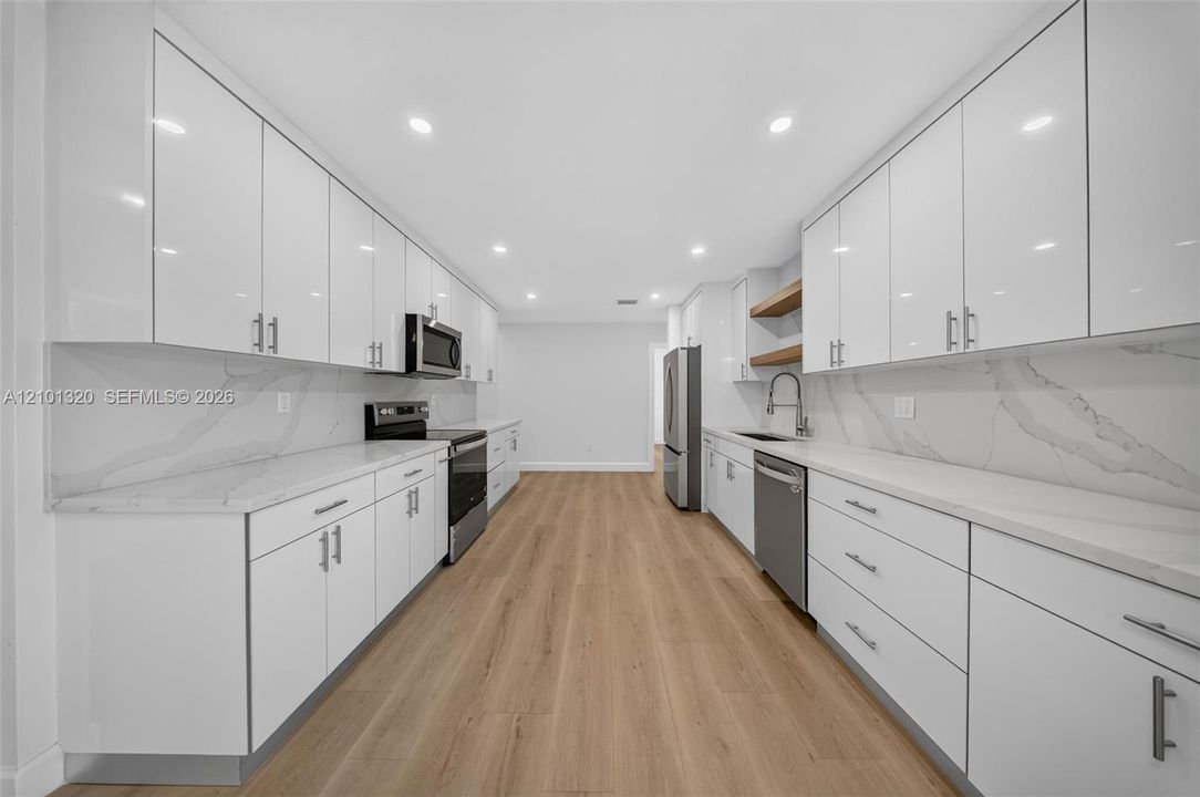 En Venta: $1,150,000 (4 camas, 2 baños, 2155 Pies cuadrados)