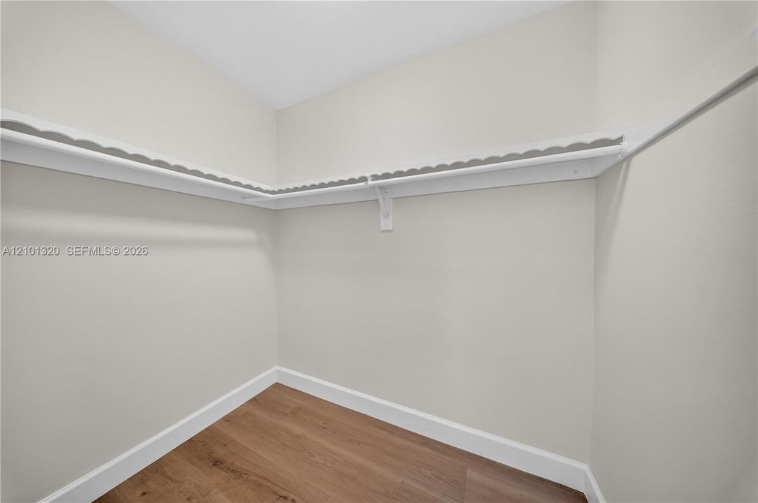 En Venta: $1,150,000 (4 camas, 2 baños, 2155 Pies cuadrados)