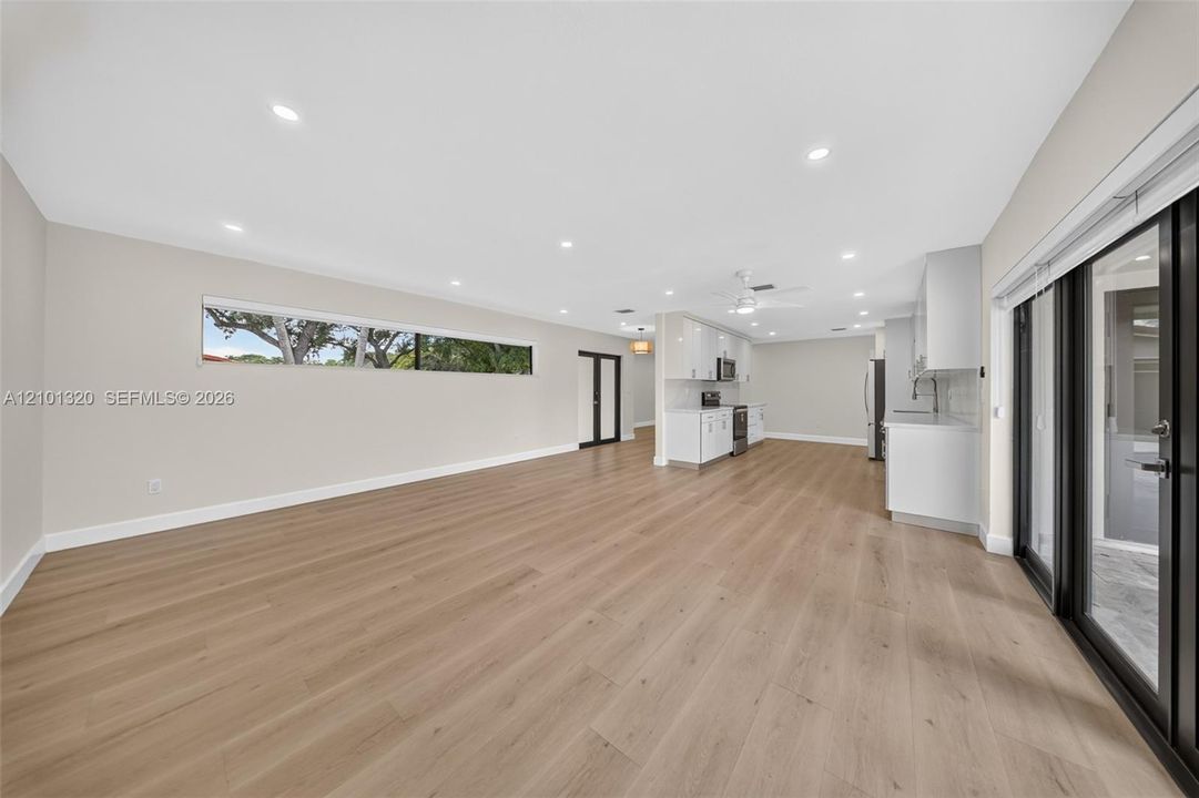 En Venta: $1,150,000 (4 camas, 2 baños, 2155 Pies cuadrados)
