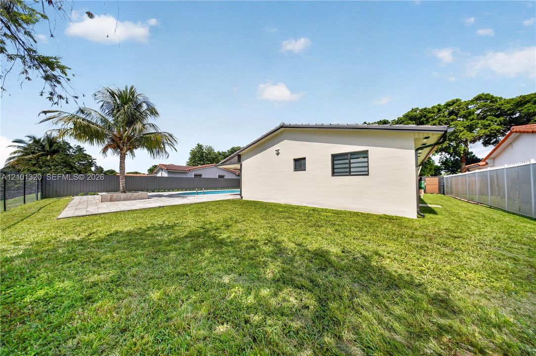 En Venta: $1,150,000 (4 camas, 2 baños, 2155 Pies cuadrados)