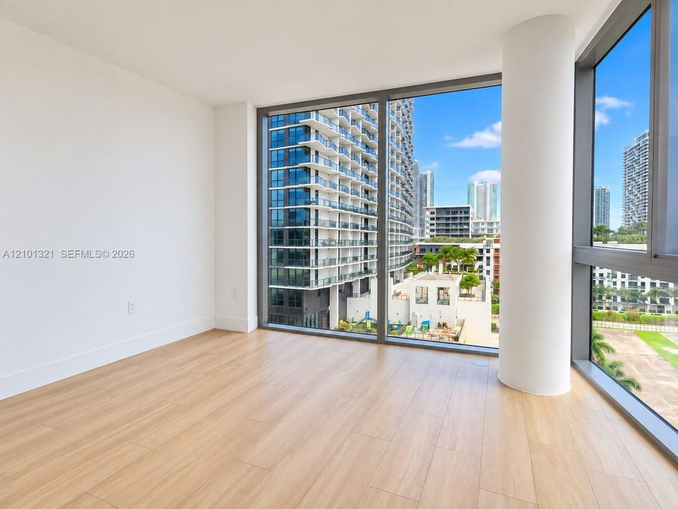 En Venta: $1,040,000 (2 camas, 2 baños, 785 Pies cuadrados)