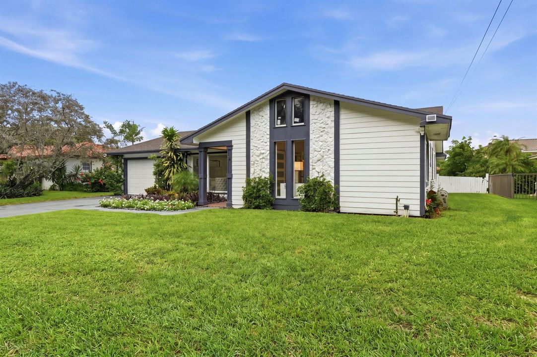 6-web-or-mls-116_Periwinkle_Dr_02197