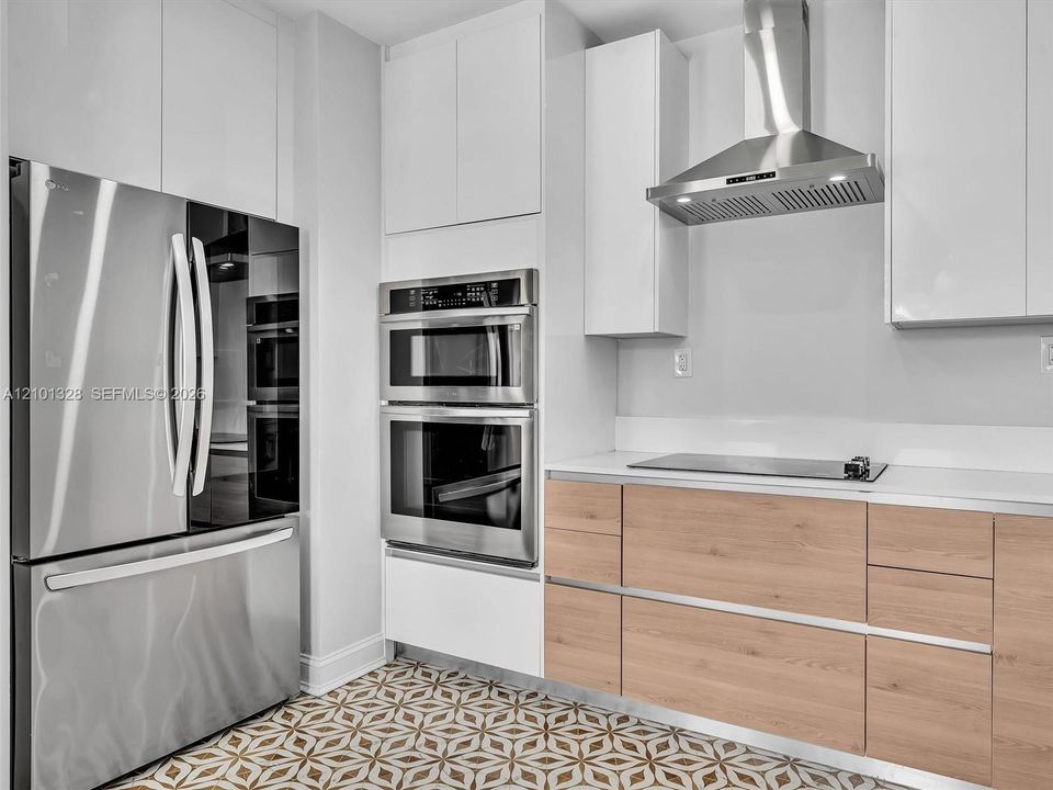 For Rent: $3,700 (2 beds, 2 baths, 1039 Square Feet)