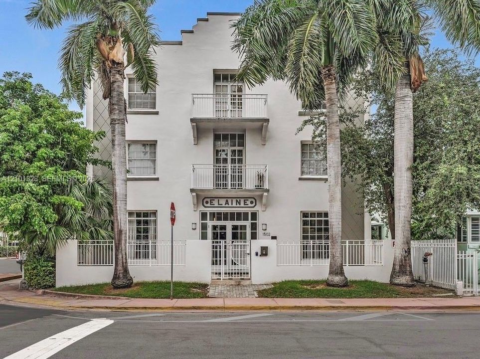 For Rent: $3,700 (2 beds, 2 baths, 1039 Square Feet)