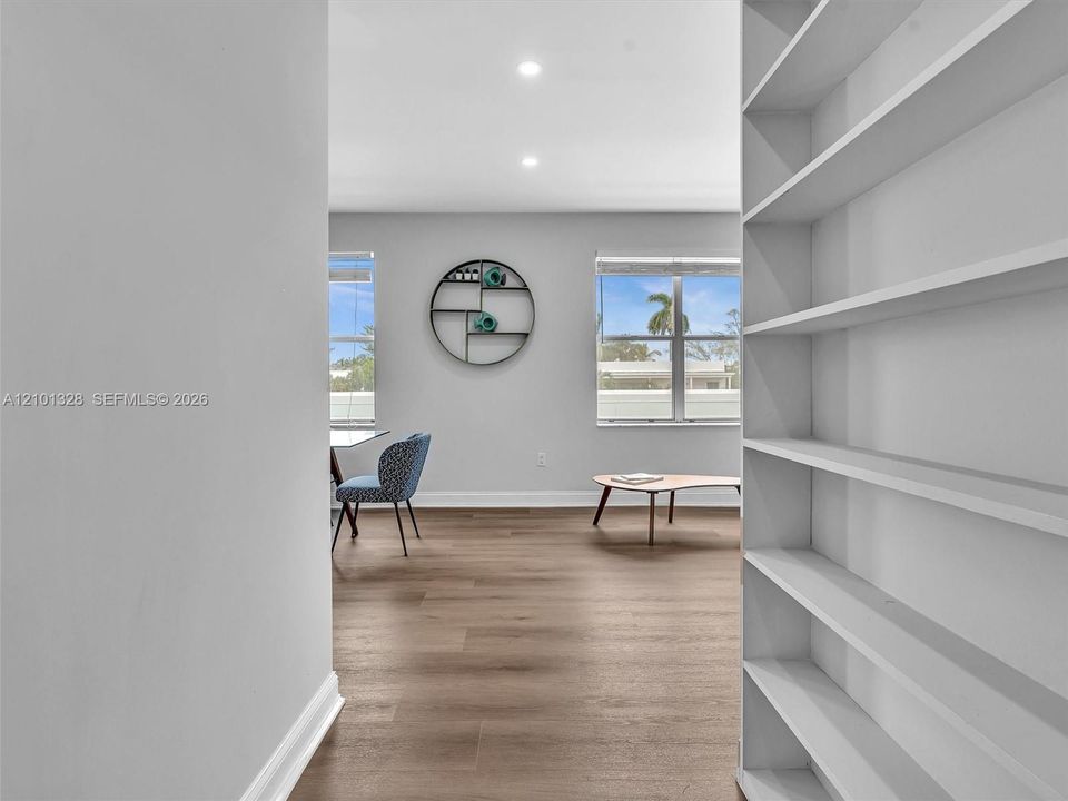 For Rent: $3,700 (2 beds, 2 baths, 1039 Square Feet)