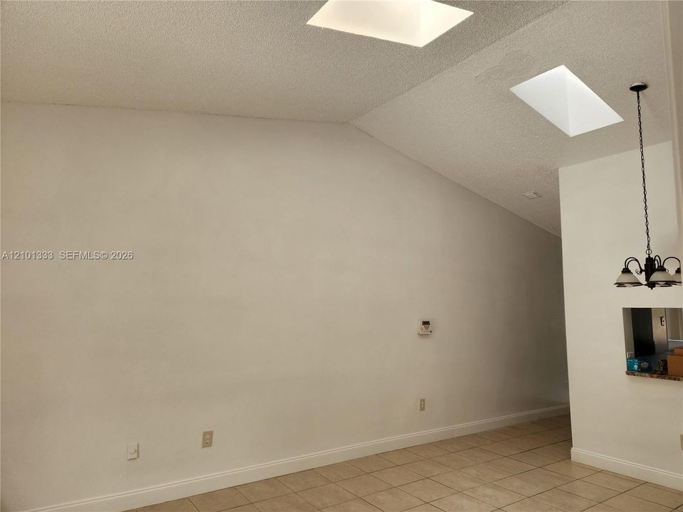 Activo con contrato: $2,300 (2 camas, 2 baños, 1290 Pies cuadrados)