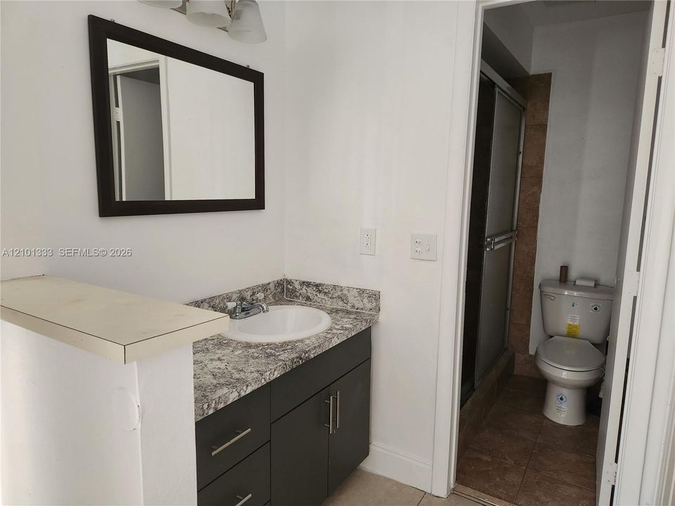 Activo con contrato: $2,300 (2 camas, 2 baños, 1290 Pies cuadrados)