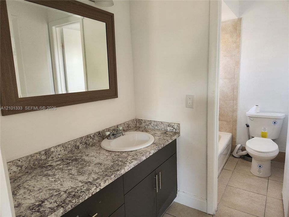 Activo con contrato: $2,300 (2 camas, 2 baños, 1290 Pies cuadrados)
