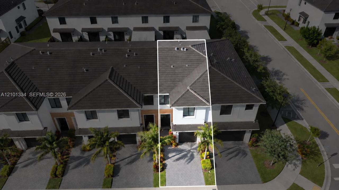 В аренду: $3,300 (3 спален, 2 ванн, 1530 Квадратных фут)