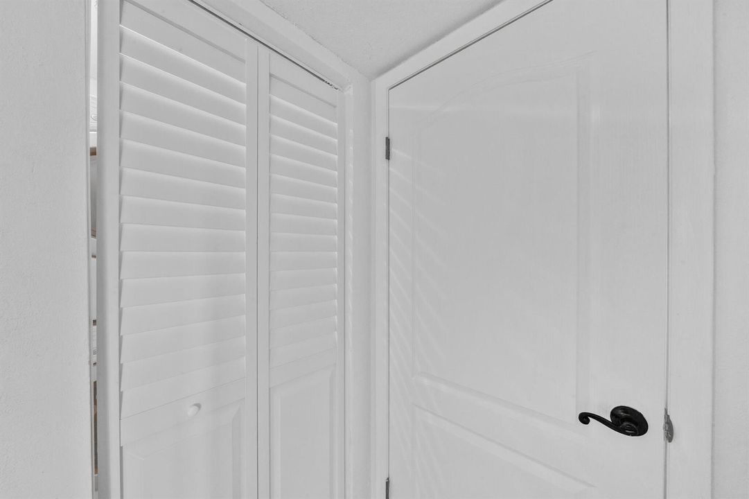 18 Laundry Closet (0)