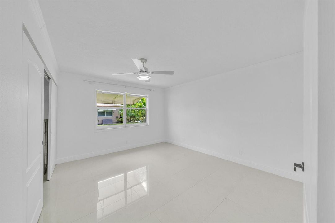 11 Guest Bedroom (1)