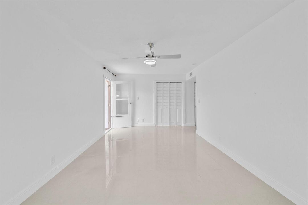 15 Primary Bedroom (2)