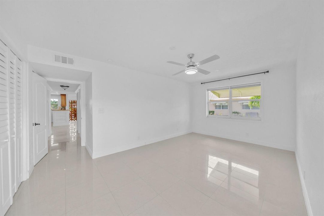 15 Primary Bedroom (1)