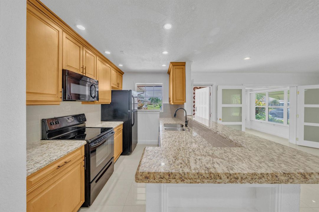 6 Kitchen (2)