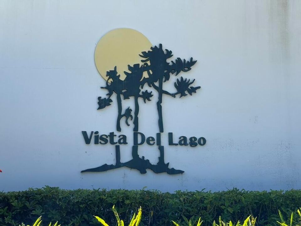 Vista Del Lago