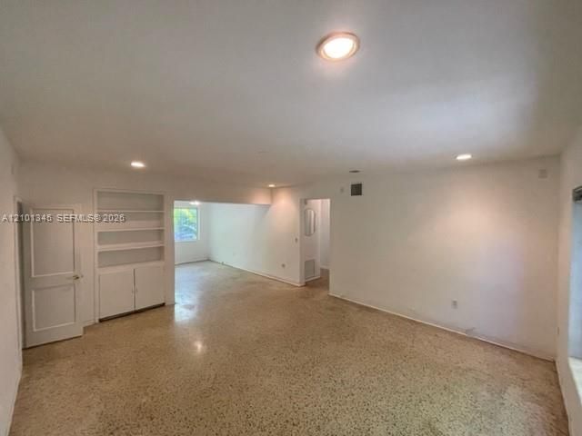 For Rent: $2,900 (2 beds, 2 baths, 1033 Square Feet)