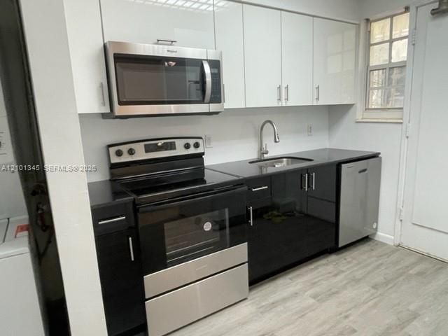For Rent: $2,900 (2 beds, 2 baths, 1033 Square Feet)