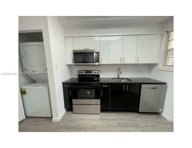 For Rent: $2,900 (2 beds, 2 baths, 1033 Square Feet)