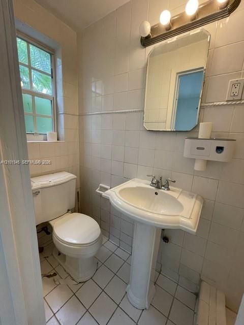 For Rent: $2,900 (2 beds, 2 baths, 1033 Square Feet)