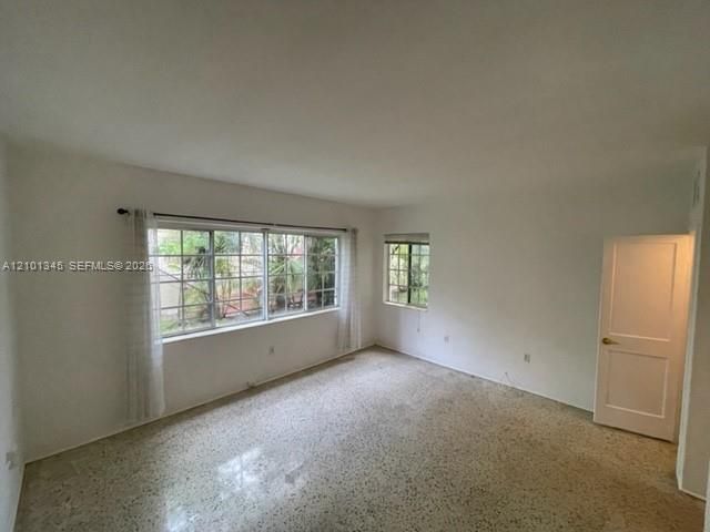 For Rent: $2,900 (2 beds, 2 baths, 1033 Square Feet)