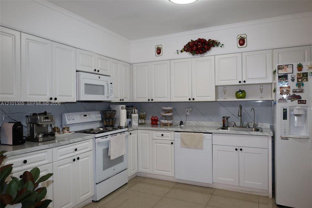 На продажу: $550,000 (3 спален, 2 ванн, 1256 Квадратных фут)