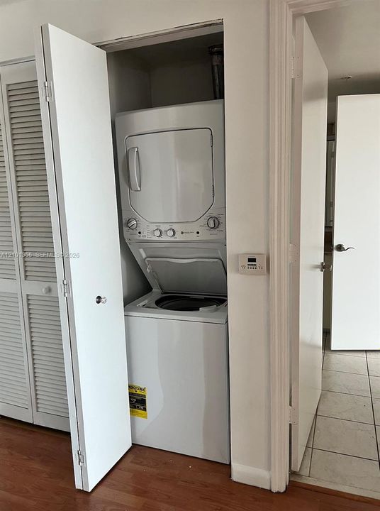 For Rent: $2,300 (0 beds, 1 baths, 700 Square Feet)