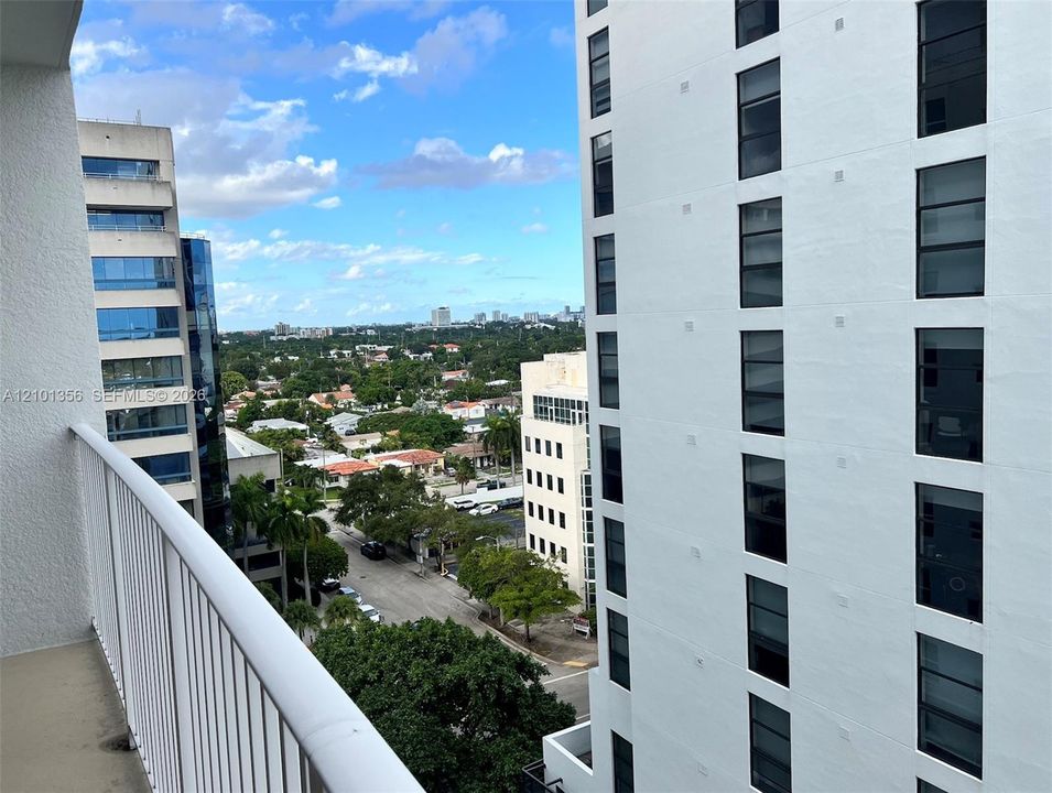For Rent: $2,300 (0 beds, 1 baths, 700 Square Feet)