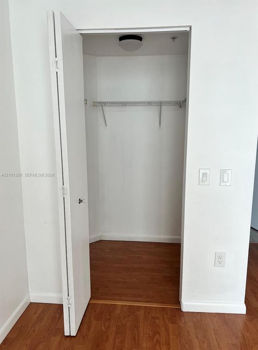 For Rent: $2,300 (0 beds, 1 baths, 700 Square Feet)