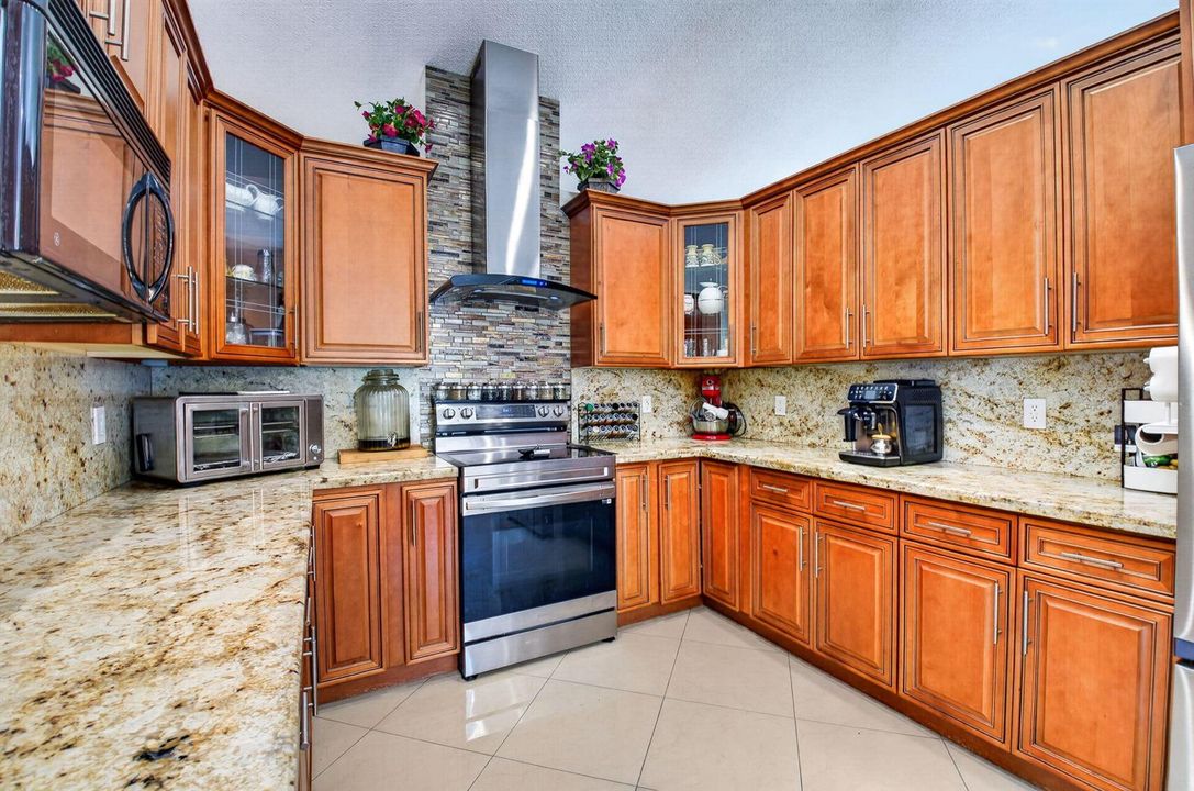 Eat-in Kitchen