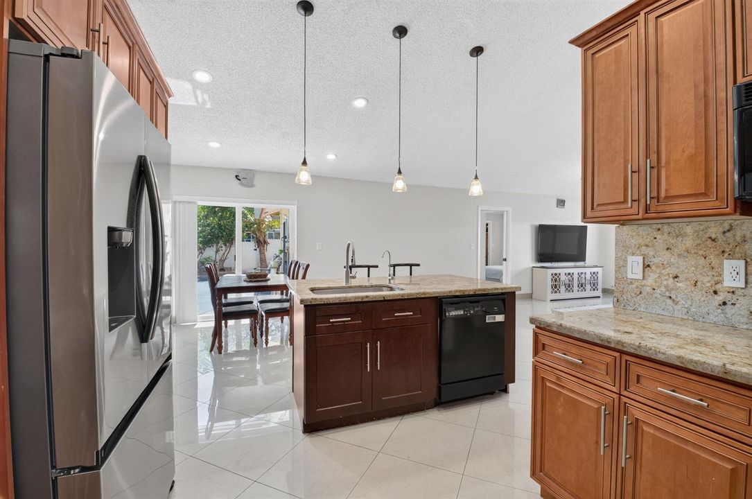 Eat-in Kitchen