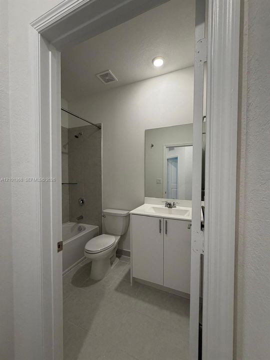 В аренду: $3,050 (3 спален, 2 ванн, 1695 Квадратных фут)