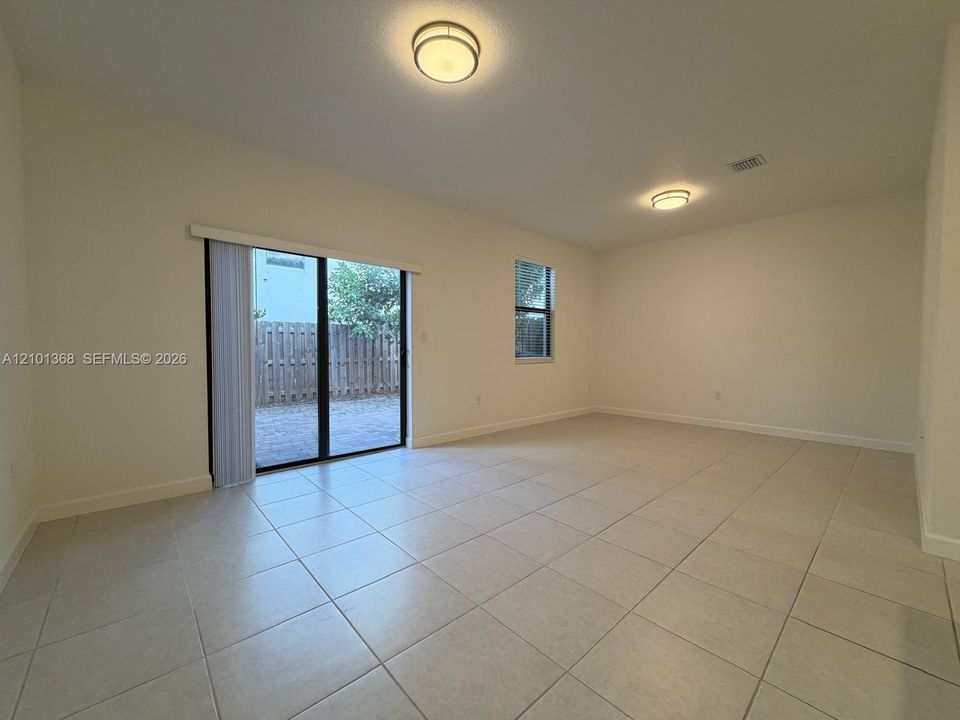 В аренду: $3,050 (3 спален, 2 ванн, 1695 Квадратных фут)