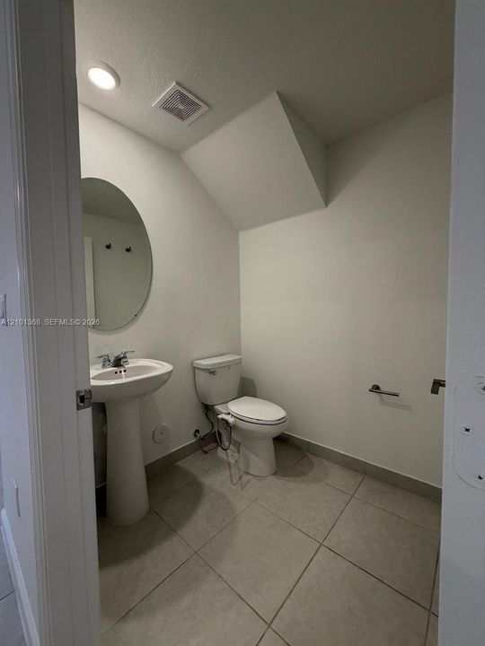 В аренду: $3,050 (3 спален, 2 ванн, 1695 Квадратных фут)