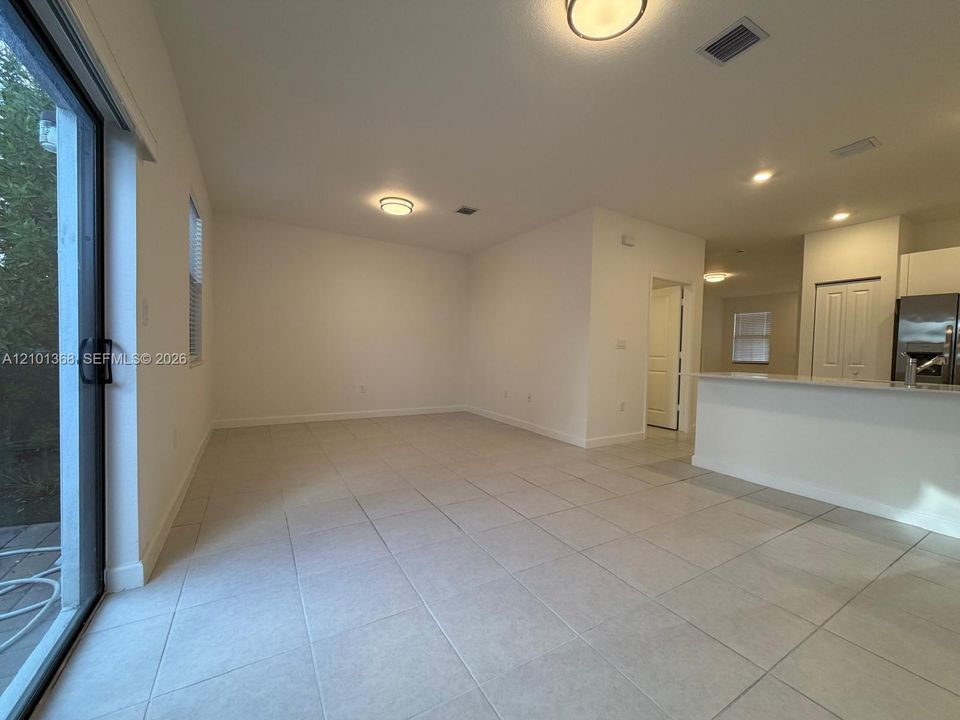 В аренду: $3,050 (3 спален, 2 ванн, 1695 Квадратных фут)