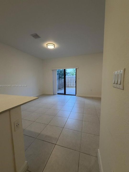 В аренду: $3,050 (3 спален, 2 ванн, 1695 Квадратных фут)