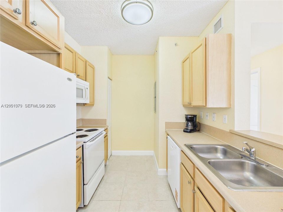 В аренду: $2,550 (2 спален, 1 ванн, 842 Квадратных фут)