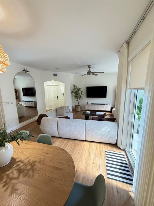 В аренду: $3,000 (2 спален, 2 ванн, 1206 Квадратных фут)