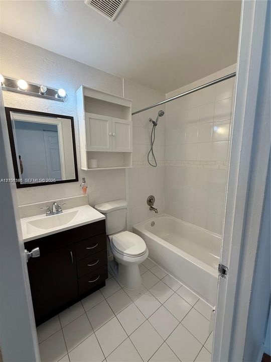 En Renta: $2,400 (3 camas, 2 baños, 1080 Pies cuadrados)