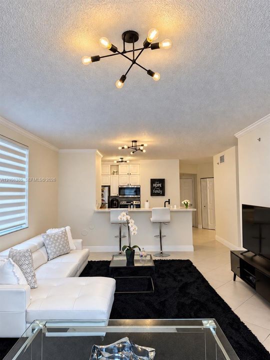 En Venta: $424,500 (2 camas, 2 baños, 934 Pies cuadrados)