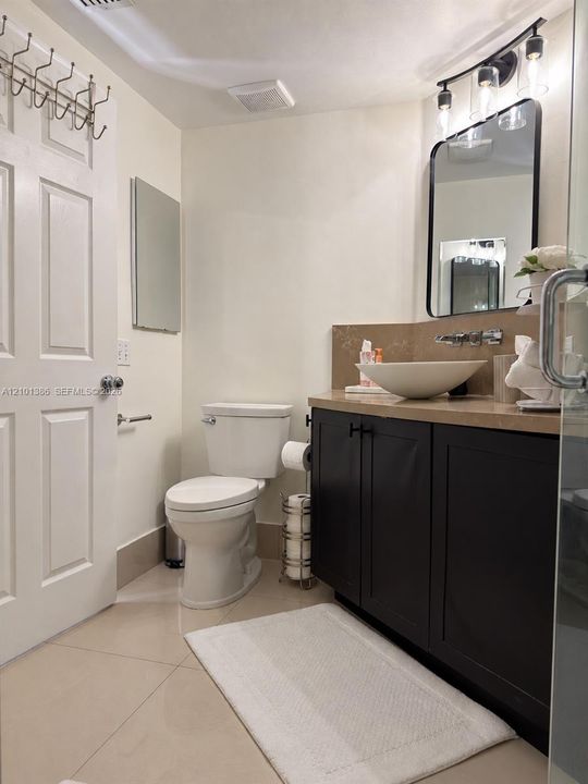 En Venta: $424,500 (2 camas, 2 baños, 934 Pies cuadrados)