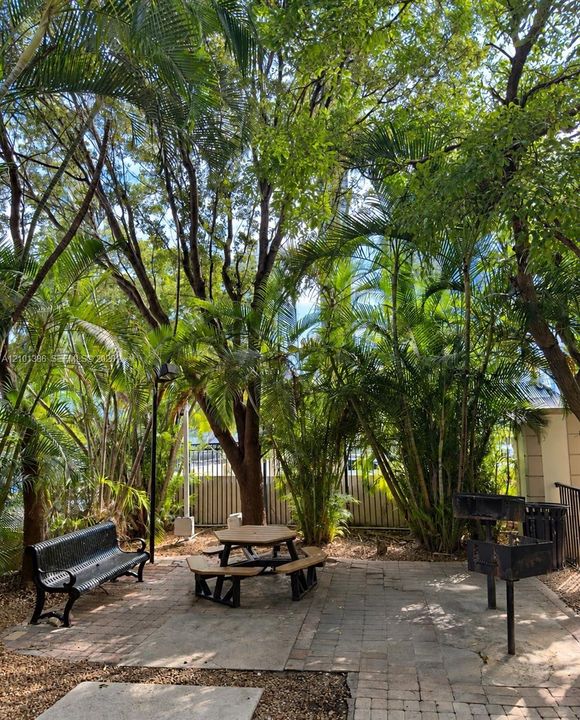 En Venta: $424,500 (2 camas, 2 baños, 934 Pies cuadrados)