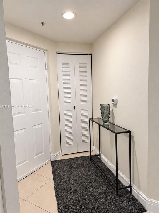 En Venta: $424,500 (2 camas, 2 baños, 934 Pies cuadrados)