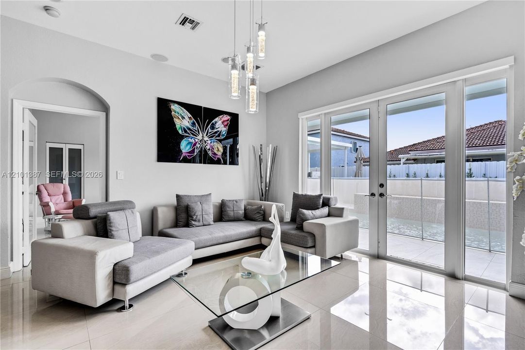 For Sale: $899,000 (4 beds, 3 baths, 1938 Square Feet)