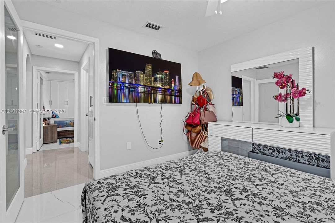 For Sale: $899,000 (4 beds, 3 baths, 1938 Square Feet)