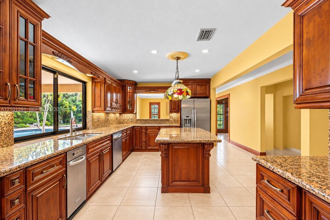 En Venta: $2,199,000 (4 camas, 4 baños, 3808 Pies cuadrados)