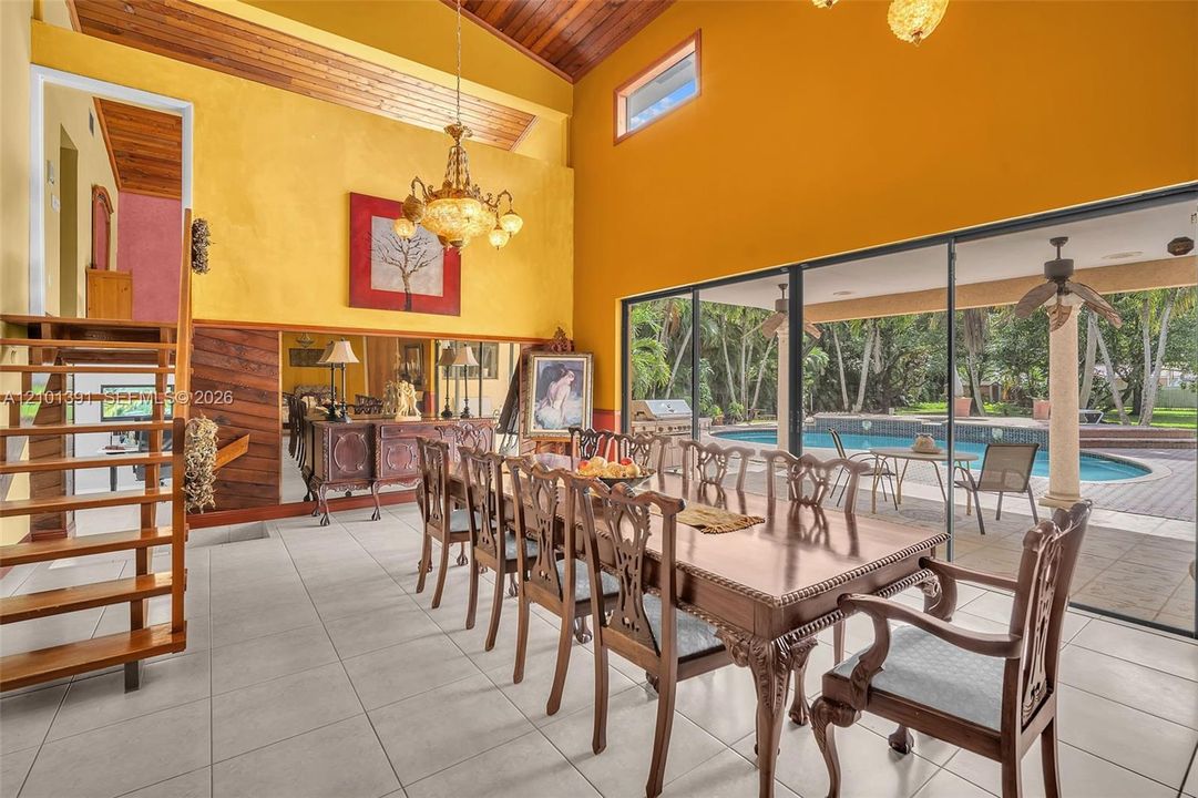 Formal dining/living room
